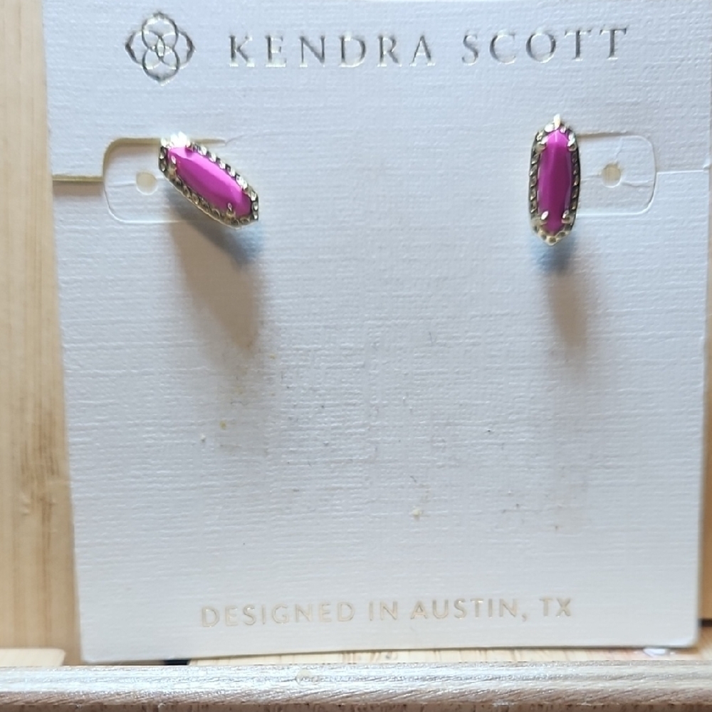 Kendra Scott Fuchsia Oval Stud Earrings